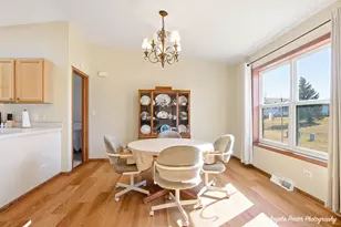 509 Balmoral Ct, Grayslake, IL 60030 - Photo 2