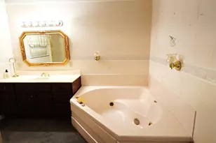 220 Bruce Ct, Centralia, IL 62801 - Photo 16