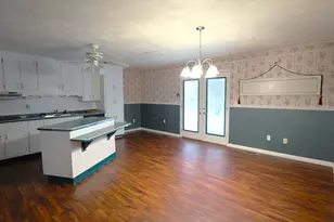 220 Bruce Ct, Centralia, IL 62801 - Photo 4