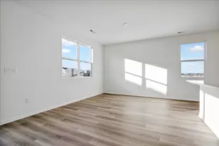 306 Kingsport Dr, South Elgin, IL 60177 - Photo 2