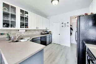 1961 Cobblestone Dr, Carpentersville, IL 60110 - Photo 8