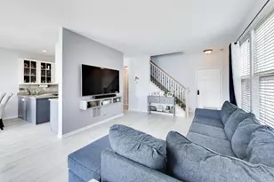 1961 Cobblestone Dr, Carpentersville, IL 60110 - Photo 6