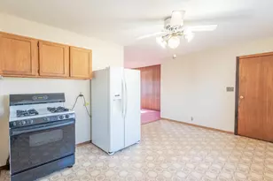 901 Garfield Dr, Rochelle, IL 61068 - Photo 6