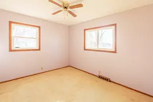 901 Garfield Dr, Rochelle, IL 61068 - Photo 8