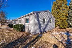 901 Garfield Dr, Rochelle, IL 61068 - Photo 2