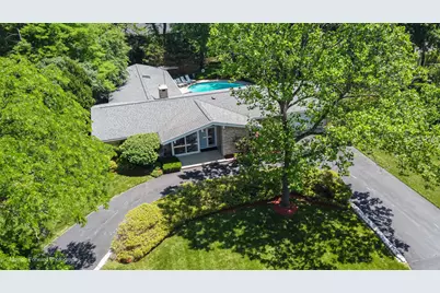 6363 S Keokuk Road, Indian Head Park, IL 60525 - Photo 2