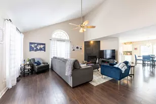 708 Dennis Dr, Mahomet, IL 61853 - Photo 2