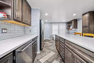 473 Rockhurst Rd, Bolingbrook, IL 60440 - Photo 6