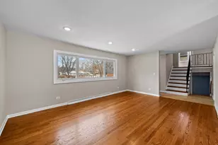 105 E Elaine Cir, Prospect Heights, IL 60070 - Photo 8