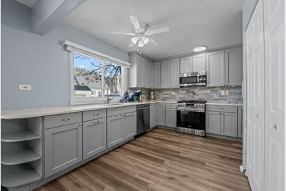 29W358 Crabtree Lane, Warrenville, IL 60555 - Photo 6