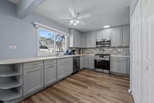 29W358 Crabtree Ln, Warrenville, IL 60555 - Photo 6