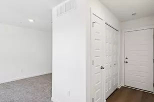 551 Yosemite Wy, Mundelein, IL 60060 - Photo 4