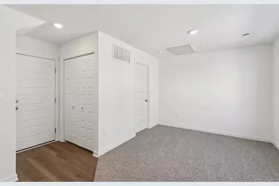 555 Yosemite Way, Mundelein, IL 60060 - Photo 2