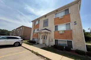 9575 Maple Dr, Rosemont, IL 60018 - Photo 1