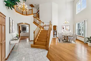 7 Crescent Ct, Streamwood, IL 60107 - Photo 2