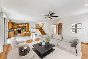 7 Crescent Ct, Streamwood, IL 60107 - Photo 6