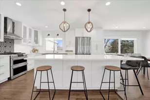 1632 Village Green Ct, Deerfield, IL 60015 - Photo 2