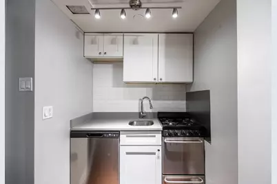 1140 N La Salle Drive #711, Chicago, IL 60610 - Photo 4