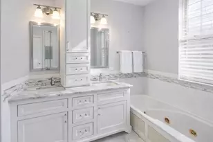 4452 S University Ave, Chicago, IL 60653 - Photo 8