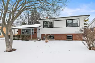 925 S Chestnut Ave, Arlington Heights, IL 60005 - Photo 1