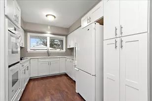 9808 S 51st Ave, Oak Lawn, IL 60453 - Photo 8