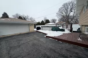 6944 W 106th Pl, Worth, IL 60482 - Photo 4