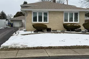 6944 W 106th Pl, Worth, IL 60482 - Photo 2