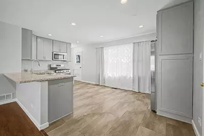 395 Washington Boulevard, Hoffman Estates, IL 60169 - Photo 8