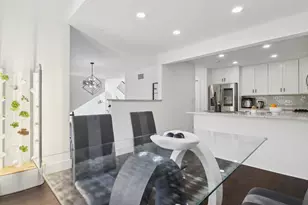 43 Oak Creek Ct, Burr Ridge, IL 60527 - Photo 10