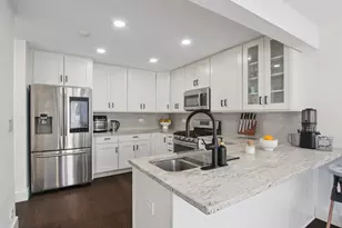43 Oak Creek Ct, Burr Ridge, IL 60527 - Photo 12