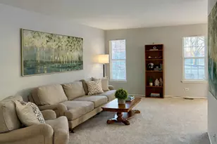 181 Lawn Ct, Buffalo Grove, IL 60089 - Photo 2