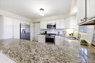 549 Bloomfield Cir, Geneva, IL 60134 - Photo 12