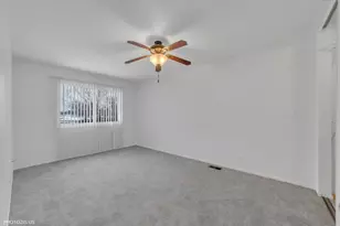 854 Cambridge Pl, Wheeling, IL 60090 - Photo 8