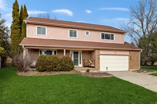 11 Spinnaker Ct, Grayslake, IL 60030 - Photo 1