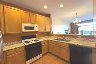 864 Genesee Dr, Naperville, IL 60563 - Photo 6