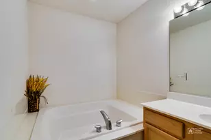 346 Lucille Ln, Schaumburg, IL 60193 - Photo 16