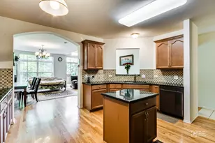 346 Lucille Ln, Schaumburg, IL 60193 - Photo 6