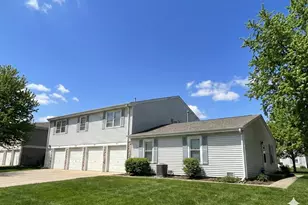 233 Harvest Ct, Vernon Hills, IL 60061 - Photo 2