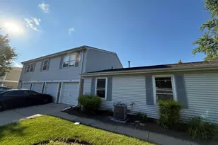 233 Harvest Ct, Vernon Hills, IL 60061 - Photo 2