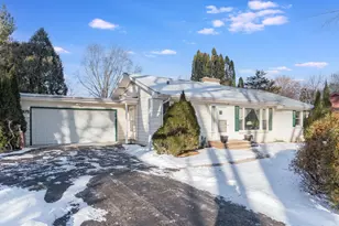 178 Brookhill Rd, Libertyville, IL 60048 - Photo 1