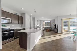 906 Homerton Blvd, North Aurora, IL 60542 - Photo 6