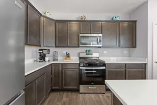 906 Homerton Blvd, North Aurora, IL 60542 - Photo 8