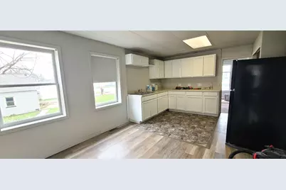 421 7th Avenue W, Rochelle, IL 61068 - Photo 4