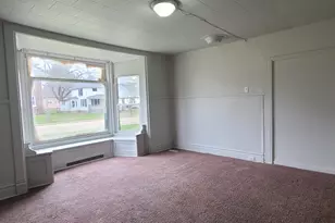 421 7th Ave W, Rochelle, IL 61068 - Photo 8