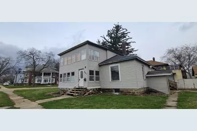 421 7th Avenue W, Rochelle, IL 61068 - Photo 2