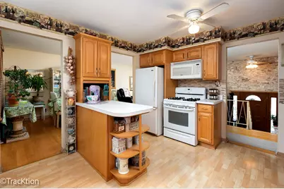 551 N Plamondon Drive, Addison, IL 60101 - Photo 4