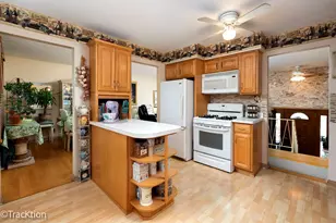 551 N Plamondon Dr, Addison, IL 60101 - Photo 4