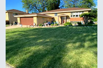 551 N Plamondon Drive, Addison, IL 60101 - Photo 1