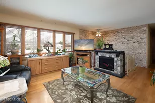 551 N Plamondon Dr, Addison, IL 60101 - Photo 8