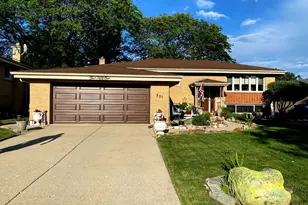 551 N Plamondon Dr, Addison, IL 60101 - Photo 2